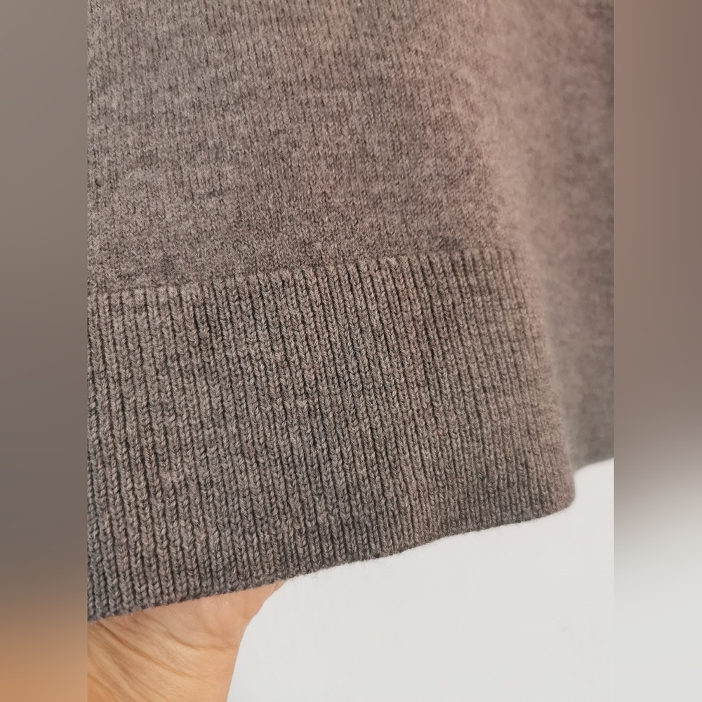 Aritzia Babaton Merino Wool Sweater size XS ptp 19" - Picture 9 of 12